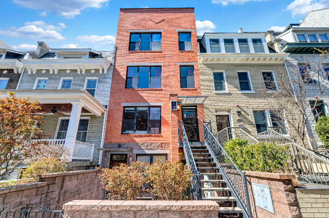 Building Photo - 2444 Ontario Rd NW