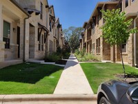 Building Photo - 13800 Lyndhurst St