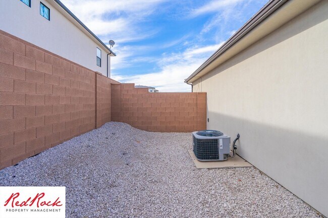 Building Photo - Comfort, Space & Style with a 3-Car Garage Small Dog Friendly!