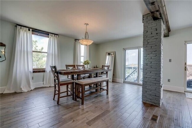 Building Photo - 13-15 Bailey