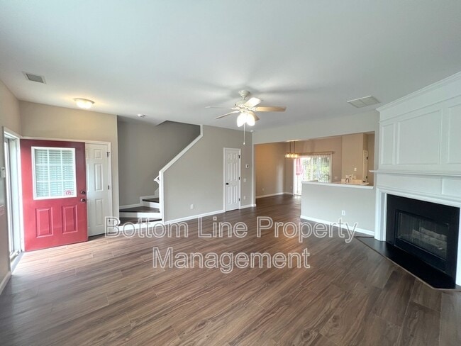 Building Photo - 3279 Mannington Dr