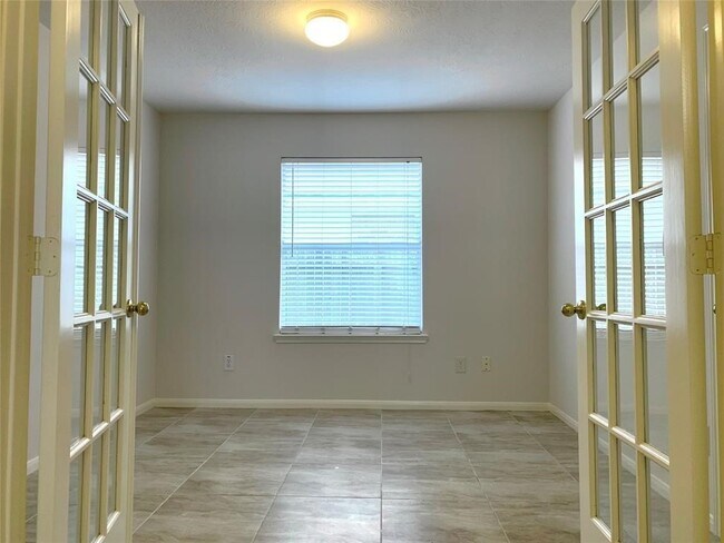 Building Photo - 14014 Magnus Ln