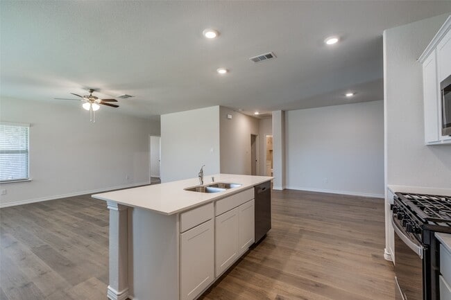 Building Photo - 5237 Sandrine Ave