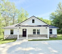 Building Photo - Stylish 3-Bedroom Home