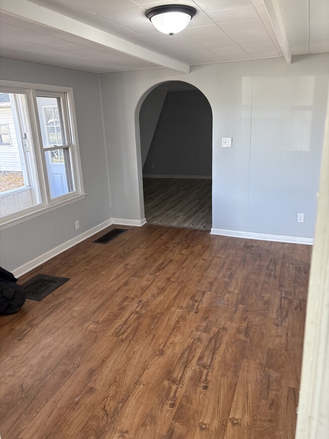 Building Photo - 418 S Jackson St