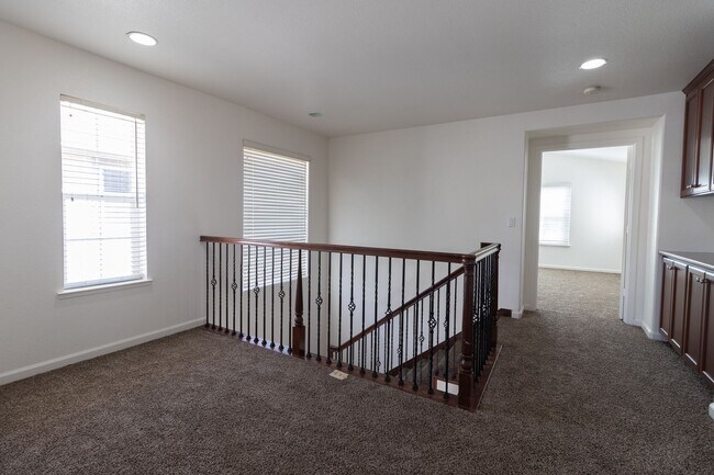Building Photo - Price Reduced
