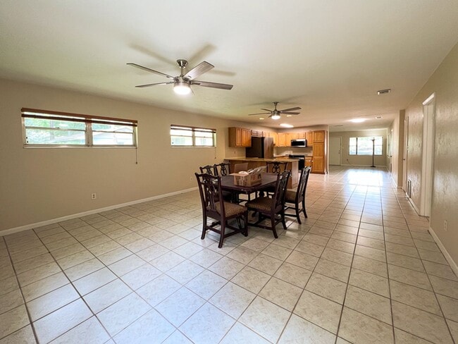 Building Photo - 4BR/3BA with Detached Garage Conversion Available Mid August! *Application Approved*