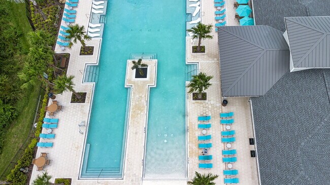 Building Photo - Lakeside Luxury in Parrish - 5 Bedroom BRA...