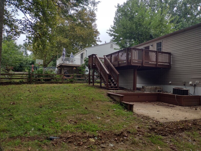 Building Photo - 6481 Barchink Pl