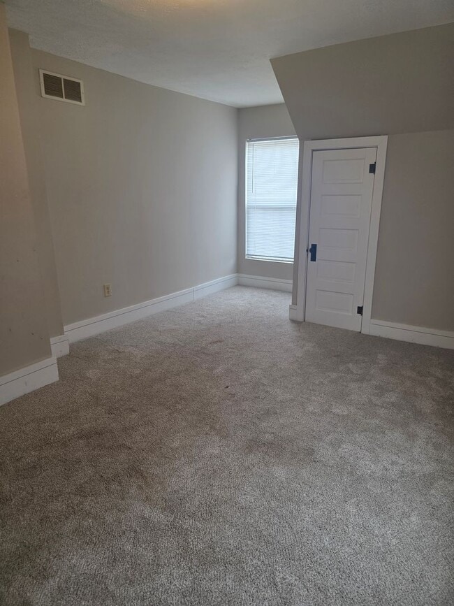 Building Photo - Recently Remodeled 2-Bedroom, 2-Bathroom Home – $1,100/Month - Accepting Section 8