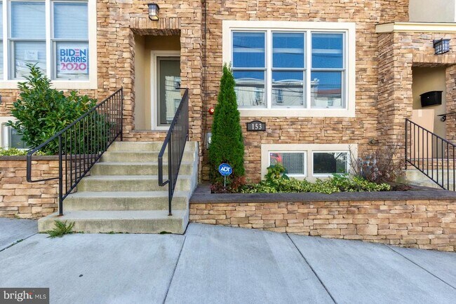 Building Photo - 153 Levering St