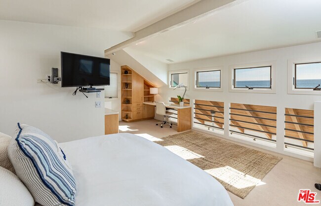 Building Photo - 24456 Malibu Rd