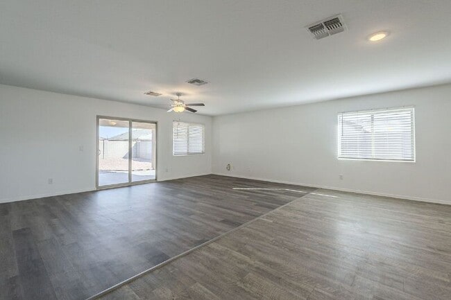 Building Photo - 1536 E Demain Dr