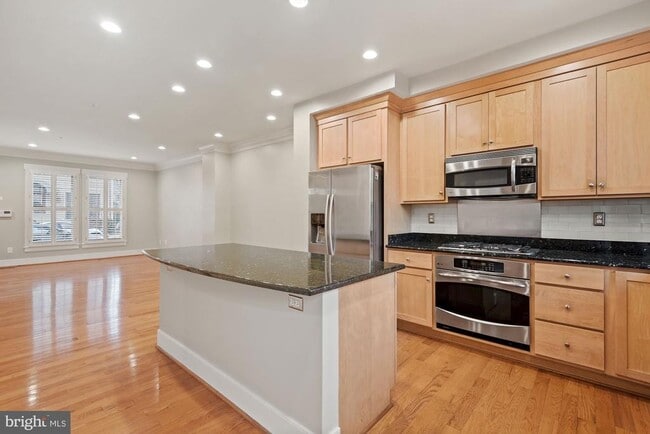 Building Photo - 2735 Cassedy St