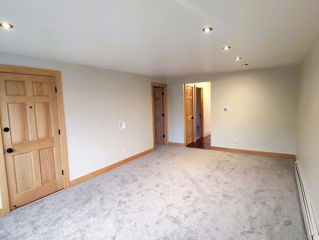 Building Photo - 6048 W 79th St