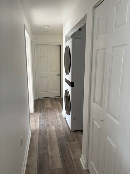 Building Photo - 150 N Main St