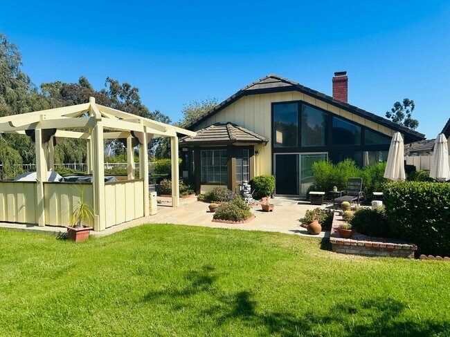 Building Photo - 3 bed single story home for rent  in  Shadowridge Community on the Greens