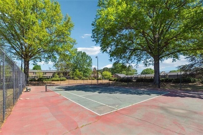 Building Photo - 135 N River Dr