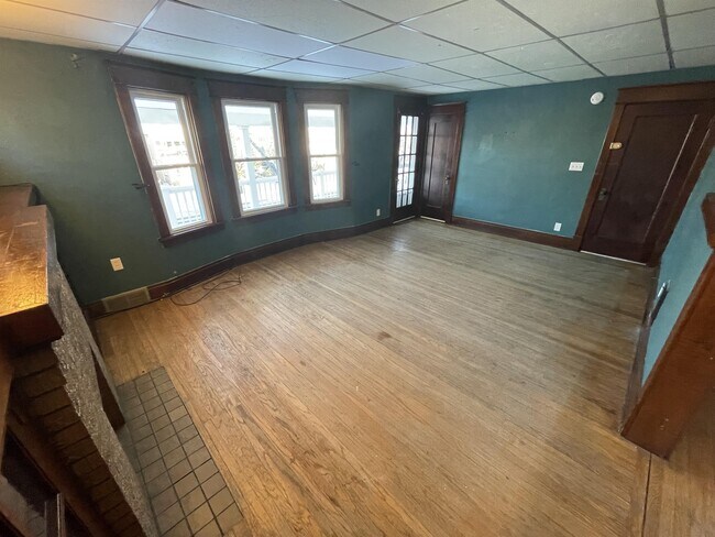 Building Photo - 418 Colvin Ave