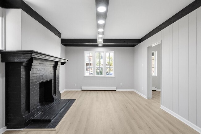 Building Photo - Stunning 5 bedroom home in Sheraden available March 1st!