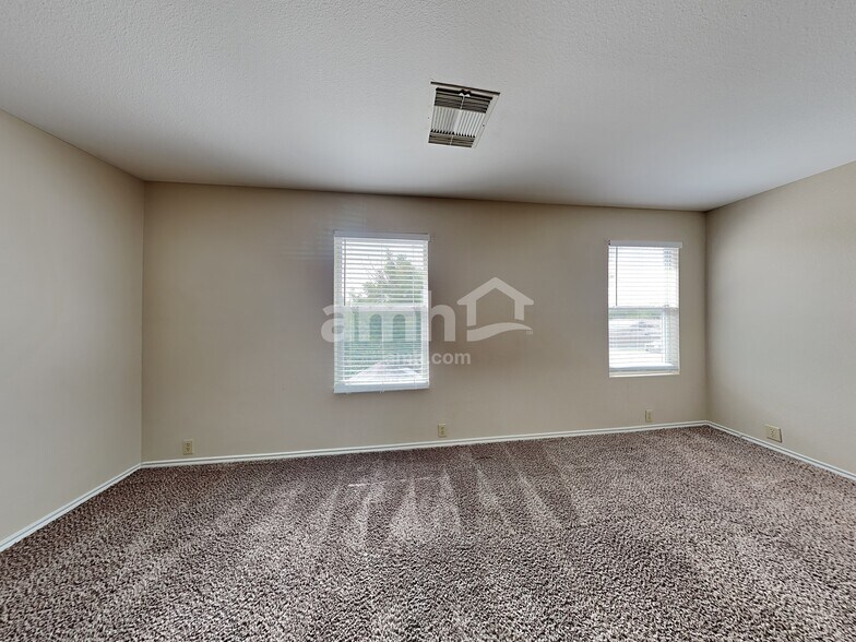 Building Photo - 6013 Midcrown Dr