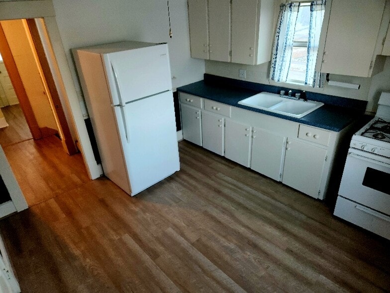 Building Photo - 446 Hower St NE