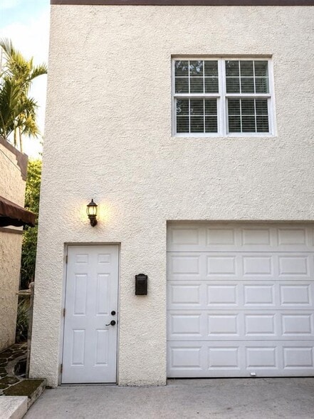 Building Photo - 900 El Rado St