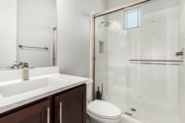 Building Photo - STUNNING HOME IN PEORIA