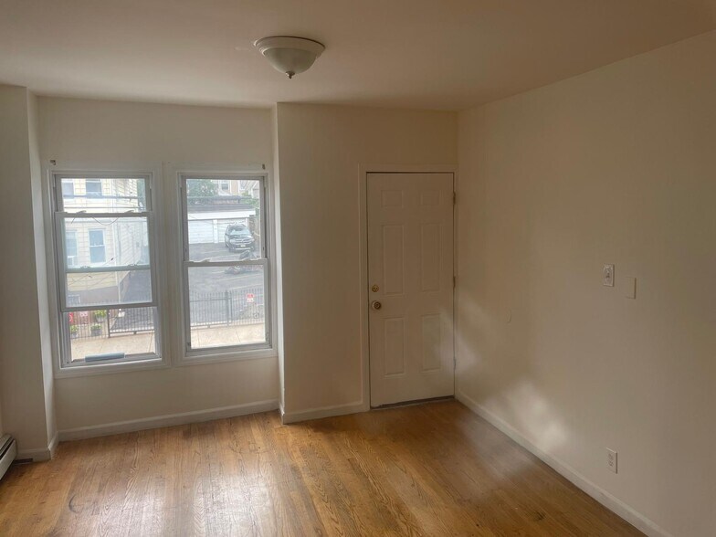 Building Photo - 62 Highland Ave