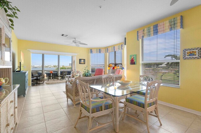 Building Photo - Beautiful Fully Furnished 3/2 Bouchelle Is...