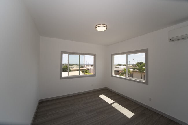 Building Photo - 733 Hoopai St