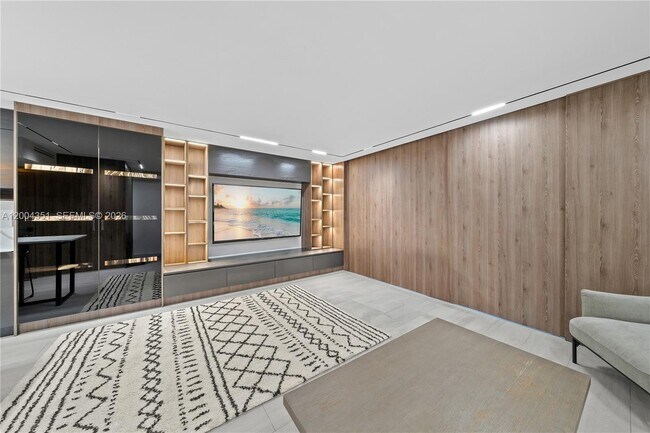 Building Photo - 2301 Collins Ave