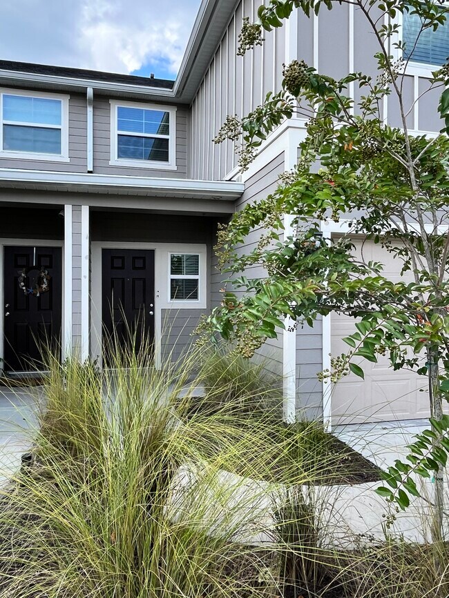 Building Photo - 9877 Fiddleback Ln