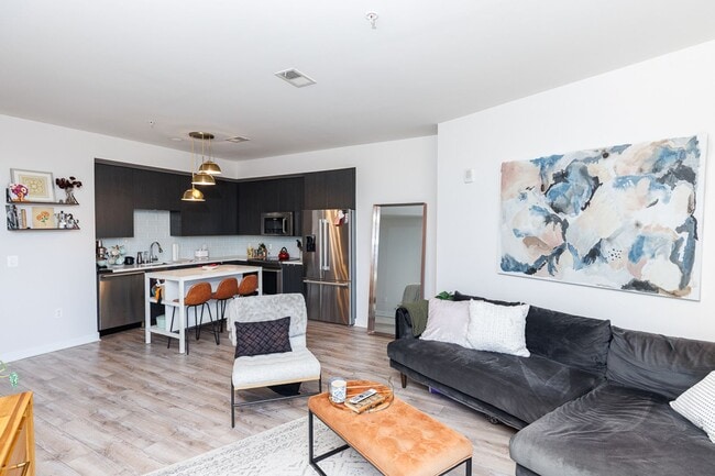 Building Photo - Spacious PENTHOUSE unit has it all! Light filled 1BR/1BA + DEN condo