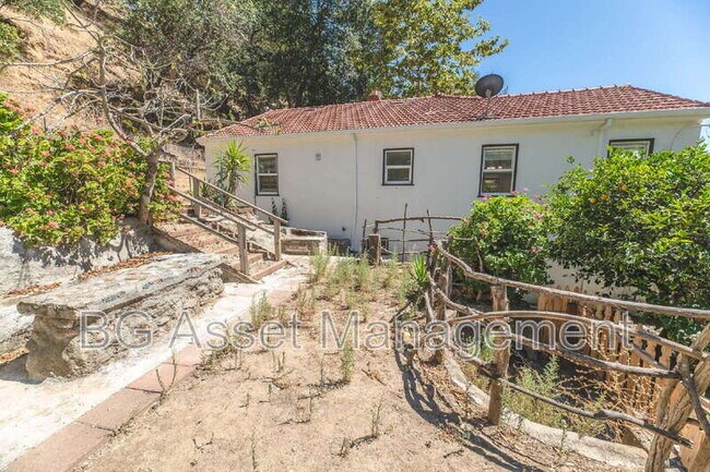Building Photo - 2801 Sabral Cir