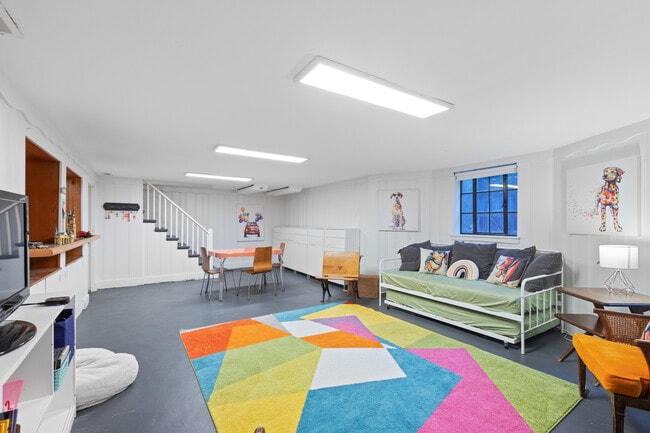 Building Photo - 9526 Lawndale Ave