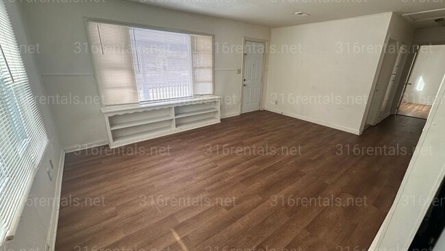 Building Photo - $795- 2 bed 1 bath - Single Family Home