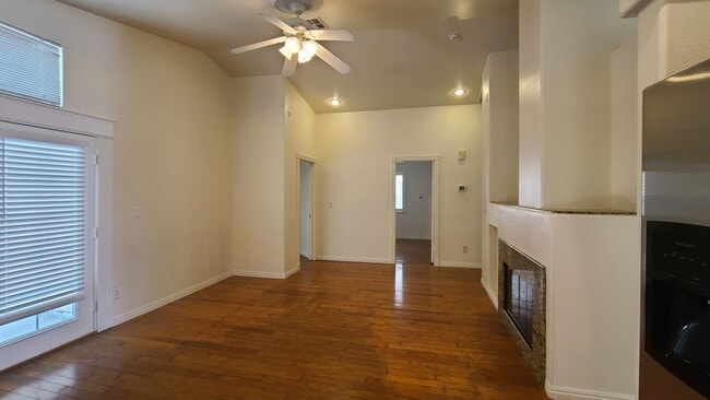 Building Photo - 1413 Iron Springs Dr