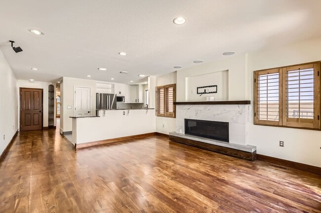 Building Photo - Spacious 4BR Townhome in Denver