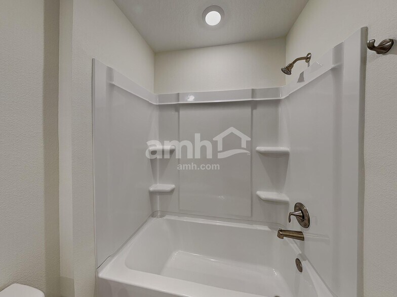 Building Photo - 5964 Sycamore Pl St