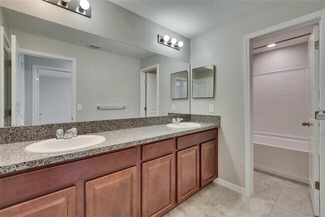 Building Photo - 7325 Parkshore Dr