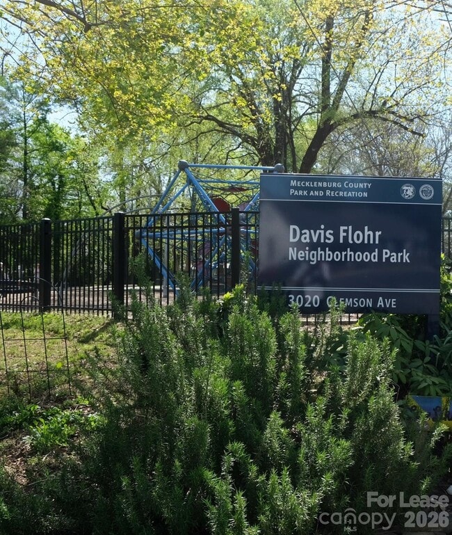 Building Photo - 1034 Charles Ave