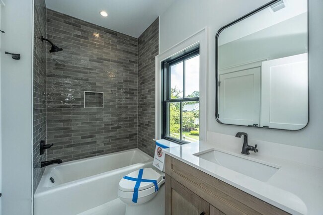 3rd floor shared bath - 3584 Henrietta Hartford Rd