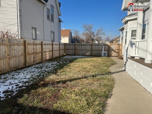 Building Photo - 1116 N 13th St