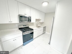 Building Photo - 610 Suffolk Ave