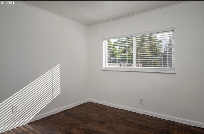 Building Photo - Beautiful 3 bd, 1 bath open kitchen/living...