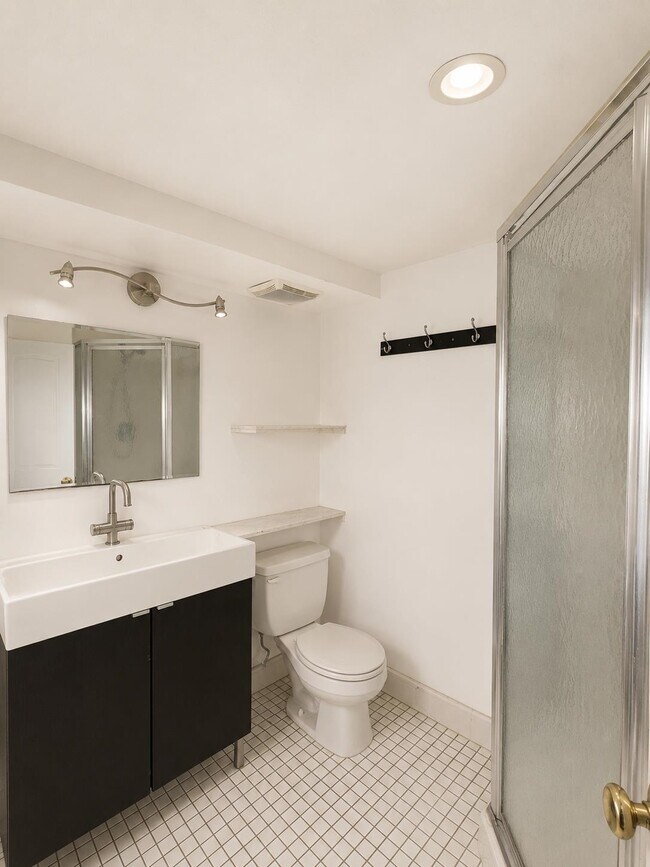Building Photo - 60 Clifton Pl