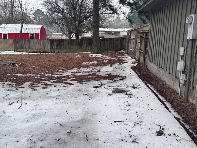 Building Photo - 3000 Springhill Rd