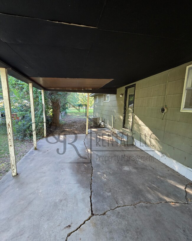 Building Photo - 714 S Chestnut St