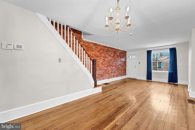 Building Photo - 1613 Laurel St